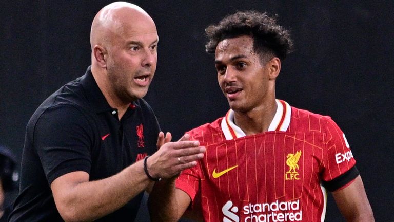 Liverpool manager Arne Slot (left) with Fabio Carvalho.